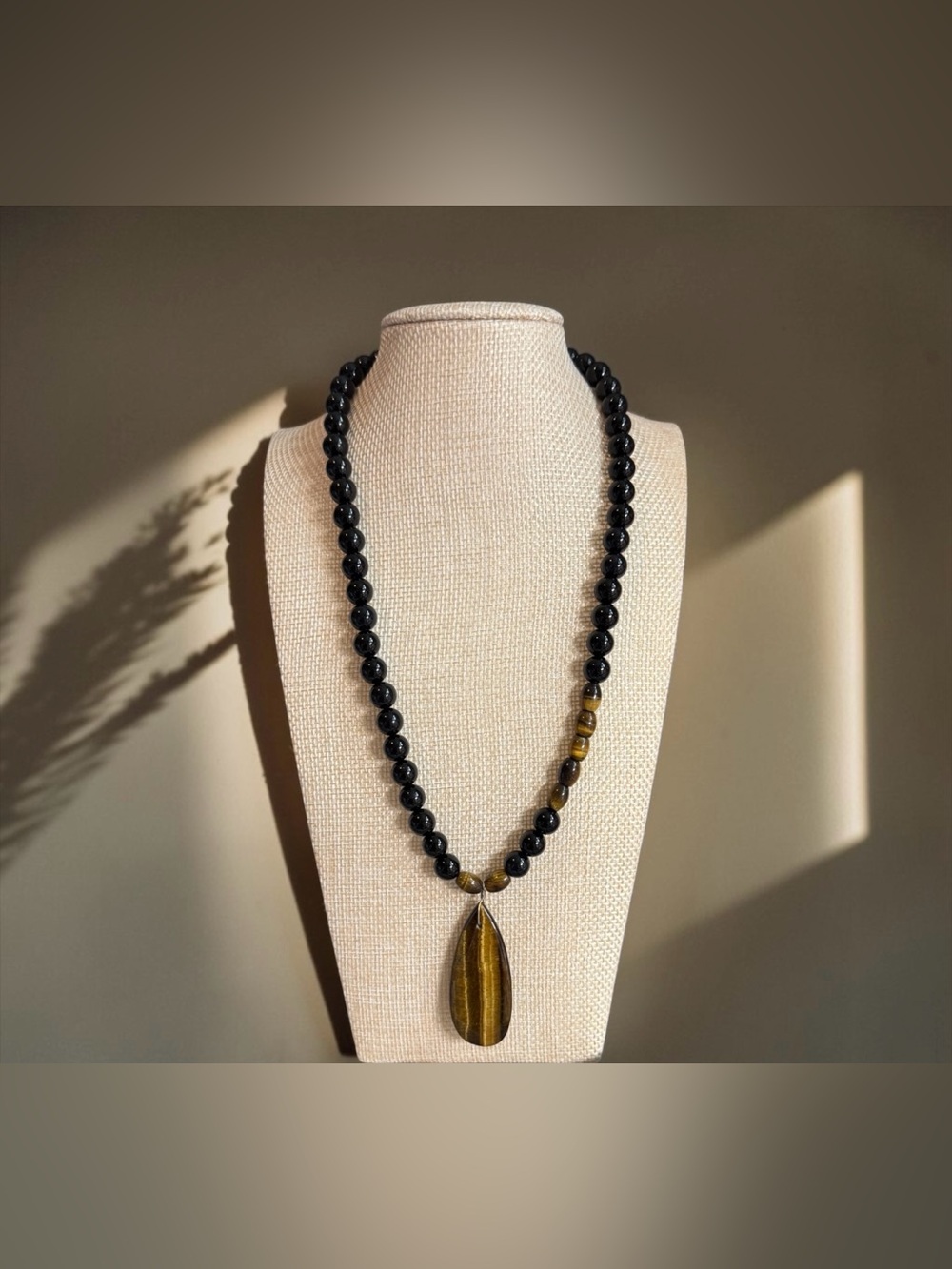 🖤Black Onyx & Tiger's Eye🤎Beaded Necklace w/ Teardrop Tiger’s Eye Pendant/EUC